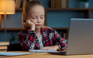 Jak poznat, že je dítě přetížené: signály, které není dobré přehlížet