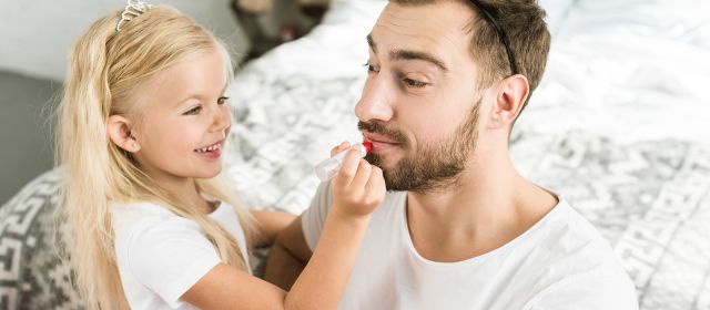 Rtěnka na psovi? Máme lepší nápad: tvořící sady pro děti