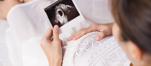 Tajný život plodu: Jak si miminka trénují čich i hmat dávno před prvním nádechem