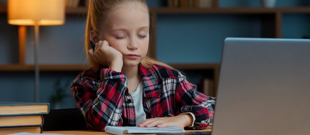 Jak poznat, že je dítě přetížené: signály, které není dobré přehlížet